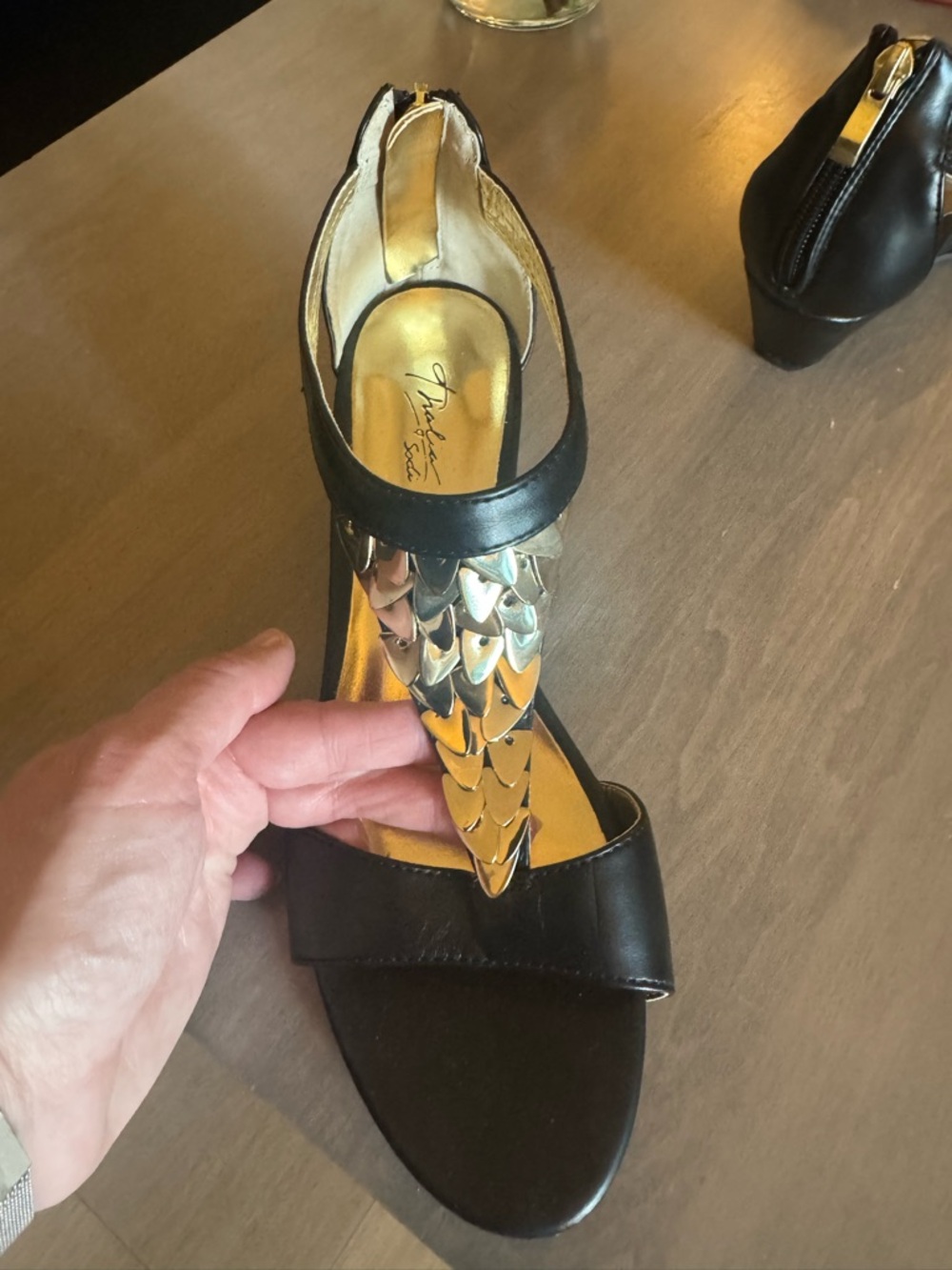 Thalia Sodi - Anitah Black T-Strap Sandal with Gold Accent - 9.5 - Never Worn